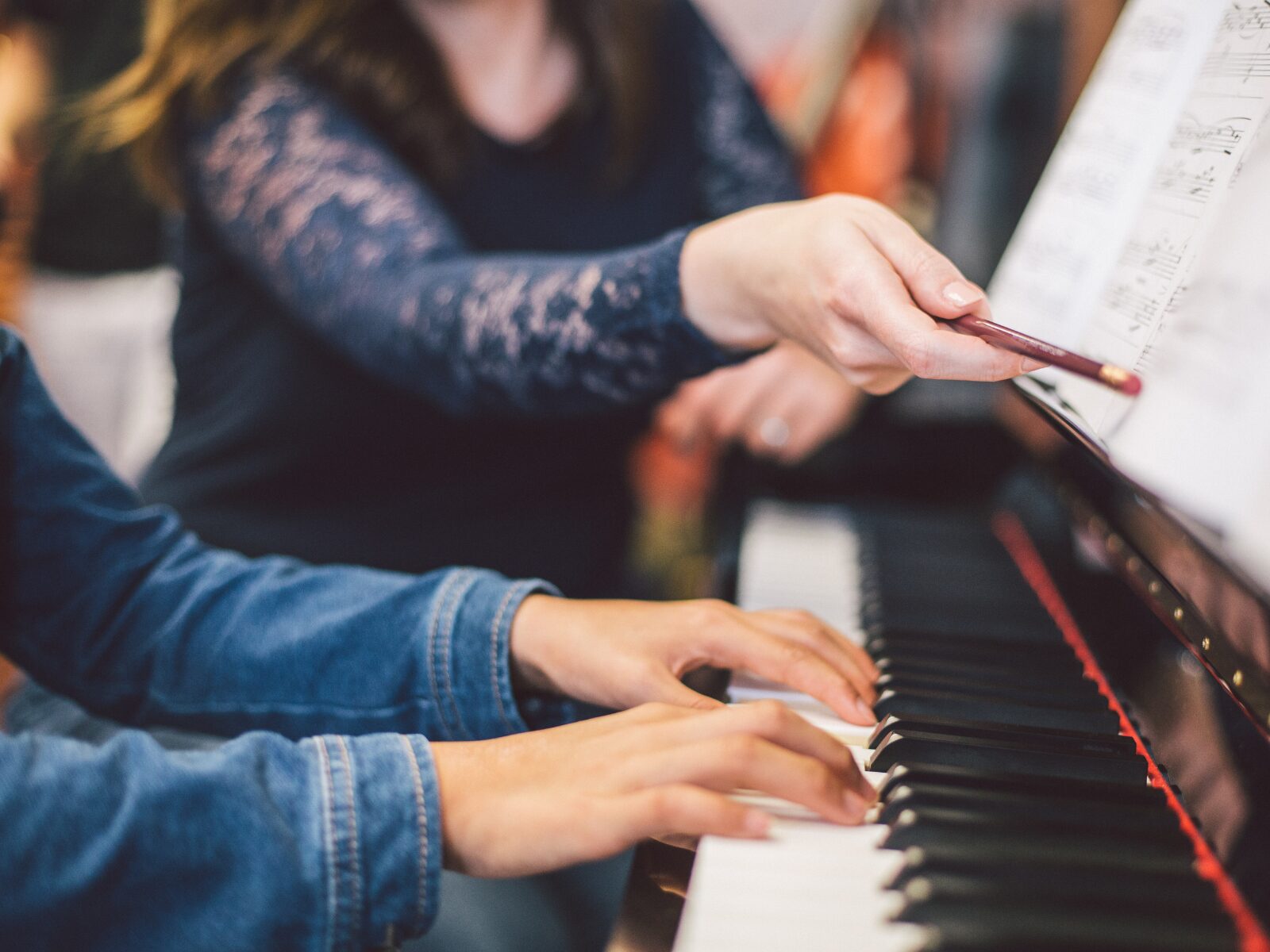 アレンジ・キーボード演奏 暁子先生による実践的な配列と演奏で曲の説得力を底上げ
